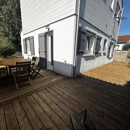 Maison Renovee, 4 Chambres, A 200m De La Et 400m Du Centre, Terrasse Et Cour Cloturee - Fr-1-194-178